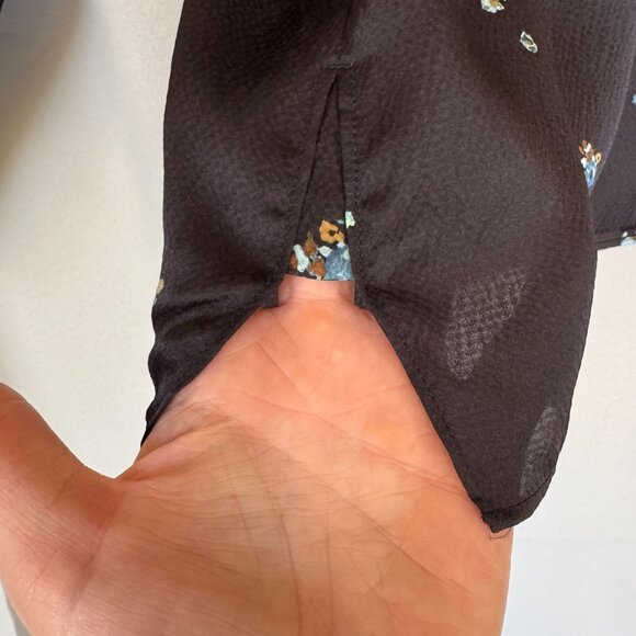 Vince Black Blue Scattered Floral Print 100% Silk Mother of Pearl Button Blouse - Picture 7 of 16